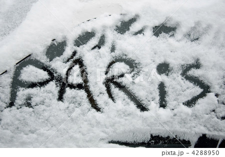 Rare snowy day in Paris Rare snowy day in Paris 4288950