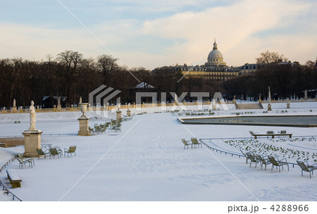 Rare snowy day in Paris. Lots of snow in the Luxembourg Garden Rare snowy day in Paris. Lots of snow in the Luxembourg Garden 4288966
