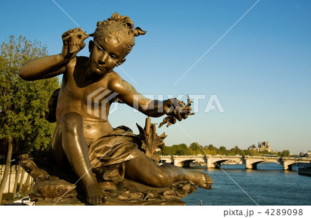 Closeup of a statue on the Pont Alexandre III, Paris, France 4289098
