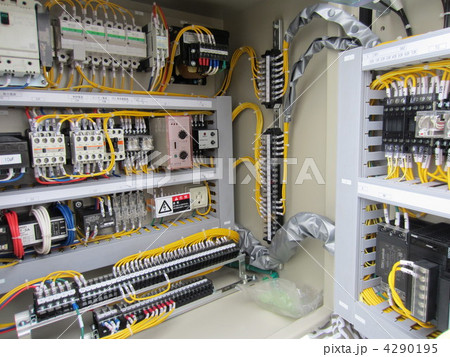 制御盤や操作盤の電気回路 4290195