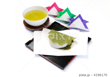 柏餅 お茶菓子 折り紙の写真素材