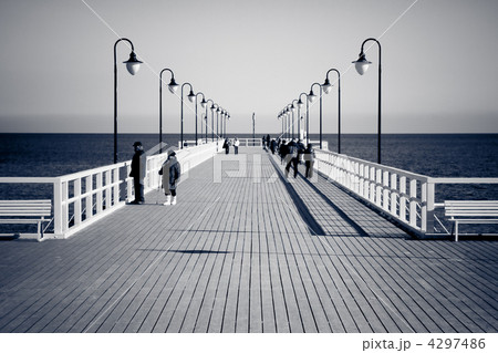wooden pier wooden pier 4297486