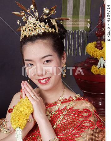 タイの民族衣装を着る女性の写真素材
