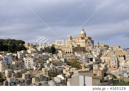 ピアッツァ・アルメリーナの町並み 4305129