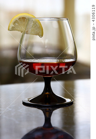 cognac with a lemon 4306119