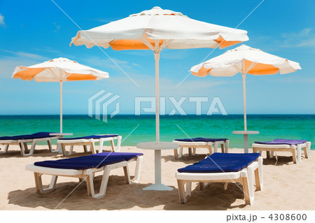 Umbrellas and chairs 4308600