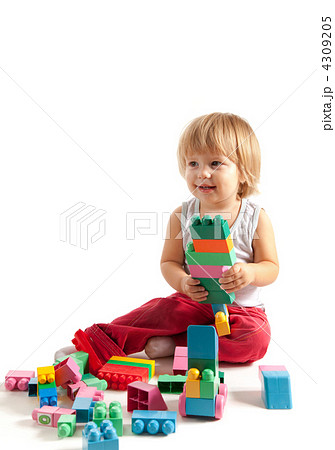 Smiling little boy playing with blocks Smiling little boy playing with blocks 4309205