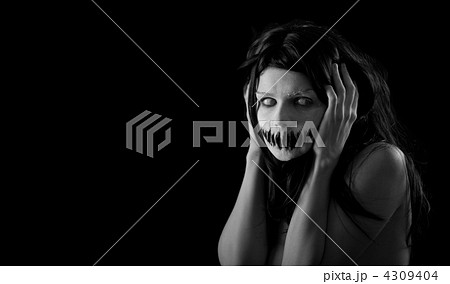 Halloween girl with scary mouth Halloween girl with scary mouth 4309404