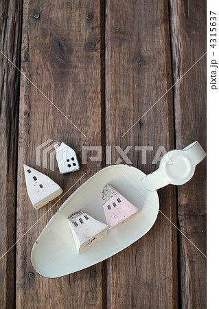 陶器の家のミニチュア琺瑯トレー　住まいイメージ 4315637