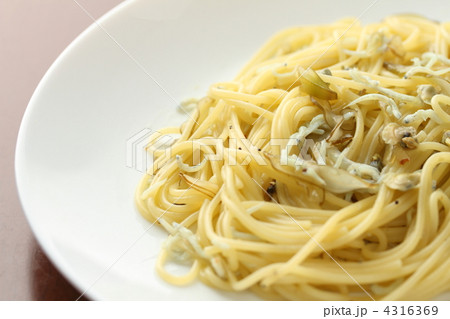 アサリとシラスとワカメのパスタ(梅しそ風味) アサリとシラスとワカメのパスタ(梅しそ風味) 4316369