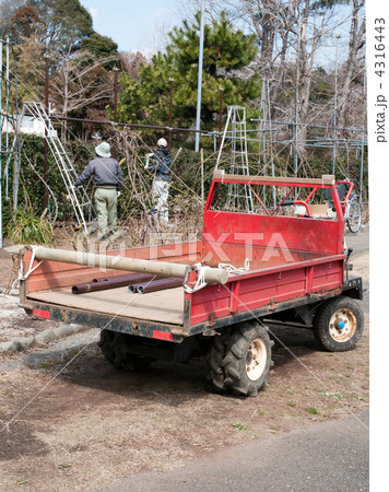 造園作業 4316443