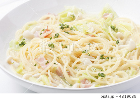キャベツとベーコンのクリームパスタ 4319039