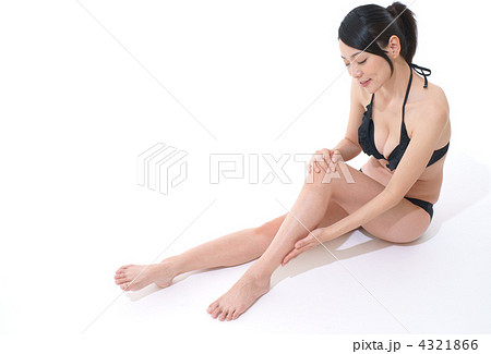 水着の若い女性 4321866