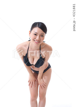 水着の若い女性 4321881
