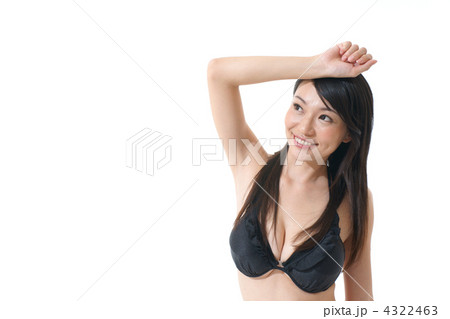 水着の若い女性 水着の若い女性 4322463