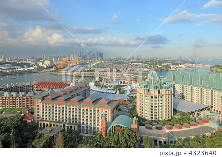 活気あるシンガポールの港とセントーサ島 4323640