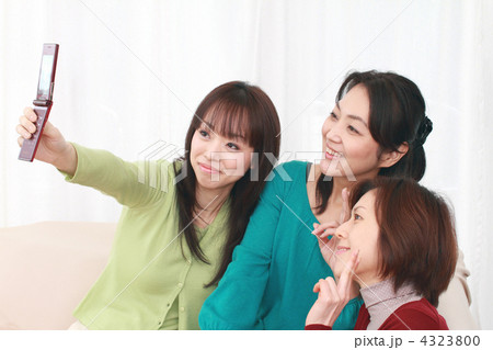 写メする3人の女性 写メする3人の女性 4323800