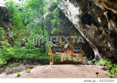 Kuha Karuhas pavillon in Phraya Nakorn cave 4325934
