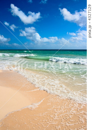 Beautiful beach and sea Beautiful beach and sea 4327129