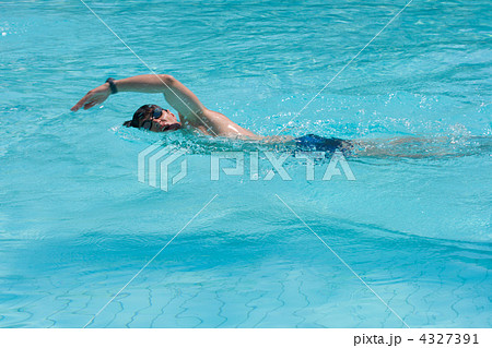 Swimming man 4327391