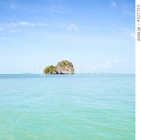 Rocky tropical island 4327723
