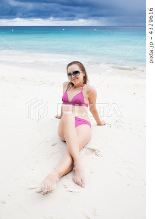 Summer beach 4329616