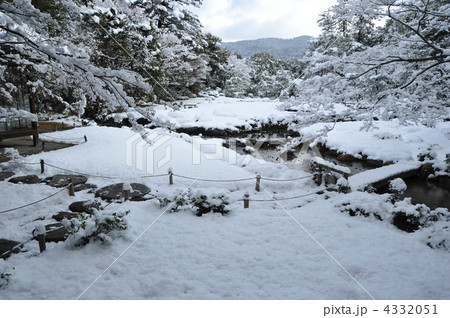 京都　無鄰庵の雪景色 4332051