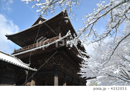 京都　雪の南禅寺三門 4332053
