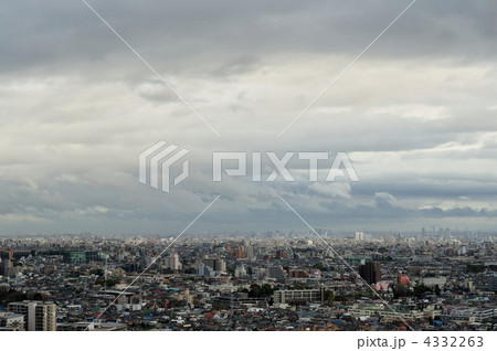 雨雲の下の大都会 4332263