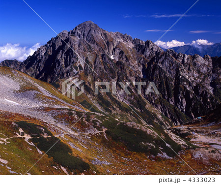 秋晴れに映える剣岳（北アルプス） 4333023