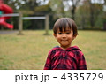 3歳児の笑顔 4335729