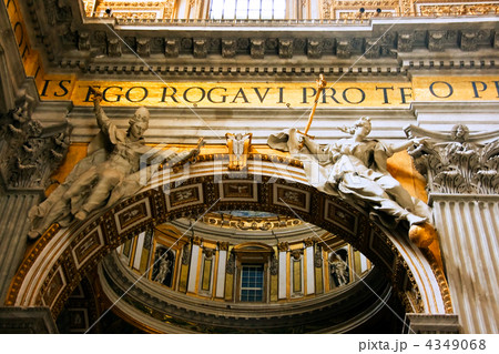 Arch with sculptures in St. Peter's Cathedral Arch with sculptures in St. Peter's Cathedral 4349068