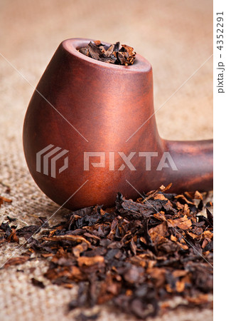 Macro of smoking pipe and tobacco on linen canvas background 4352291