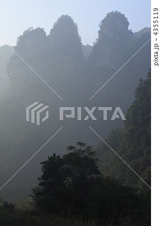 天子山自然保護区十里画廊の岩峰 4355119