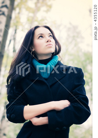 Young woman outdoors portrait 4355120