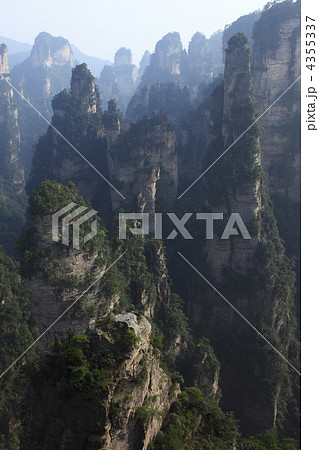 張家界迷魂台の岩峰 4355337