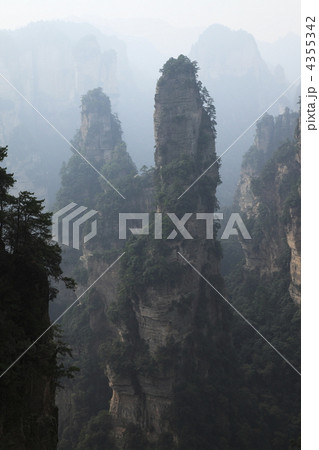 張家界迷魂台の岩峰 4355342