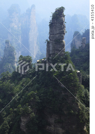 張家界黄石寨前花園の岩峰 4355410