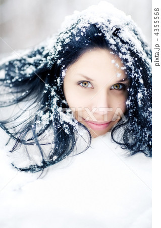 Woman winter portrait 4355568