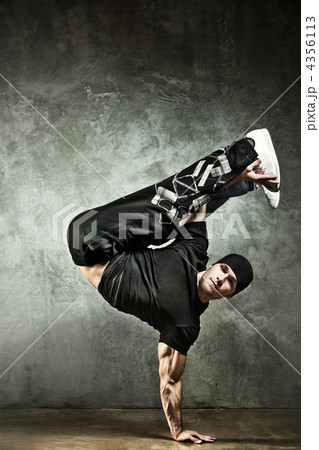 Young strong man break dance 4356113