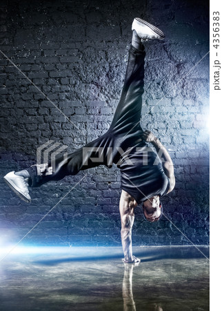 Young strong man break dance 4356383