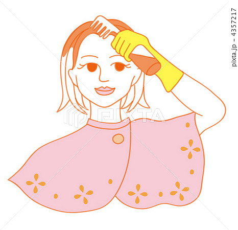 白髪染めをする女性 白髪染めをする女性 4357217