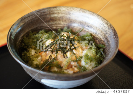 沖縄　郷土料理　海ぶどうウニ丼 4357837