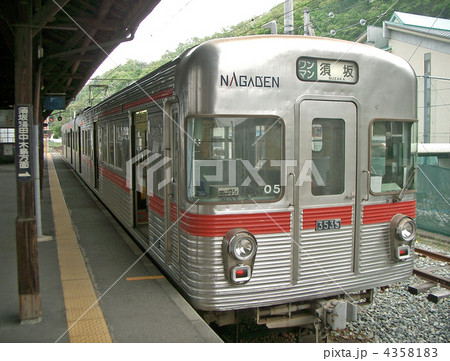 長野電鉄屋代線の屋代駅（3500系車両） 4358183