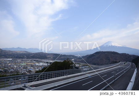 新東名高速と富士山 4360781