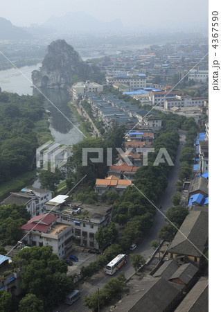 漓江と伏波山と町並み 漓江と伏波山と町並み 4367590