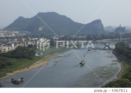 漓江と穿山 漓江と穿山 4367611