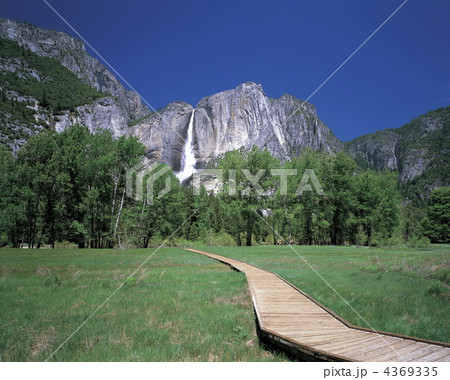 ヨセミテ滝と遊歩道 4369335