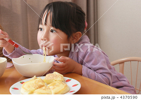 3 years old 3 years old 4370590