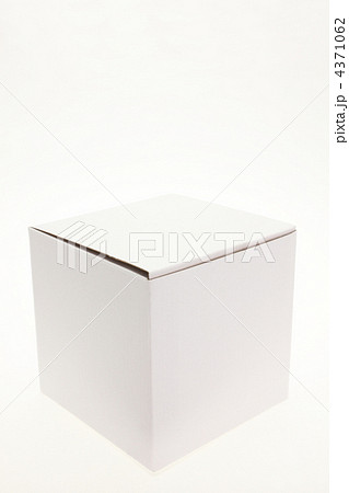 閉じた段ボール箱 4371062